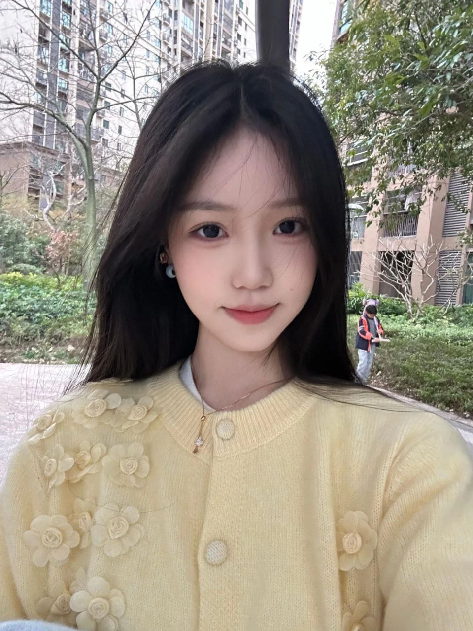 鞠婧祎星光大赏VCR引爆全网：是“四千年”的颜值巅峰，还是营销的又一次胜利？