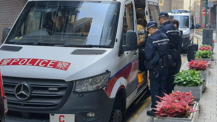 惊天劫案！10亿日元香港街头被劫，43岁内地男子落网，背后竟牵出跨境犯罪链条？