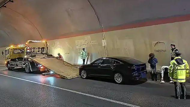 生死时速490公里!当刹车与定速巡航同时失灵,这3个保命动作必须刻进DNA