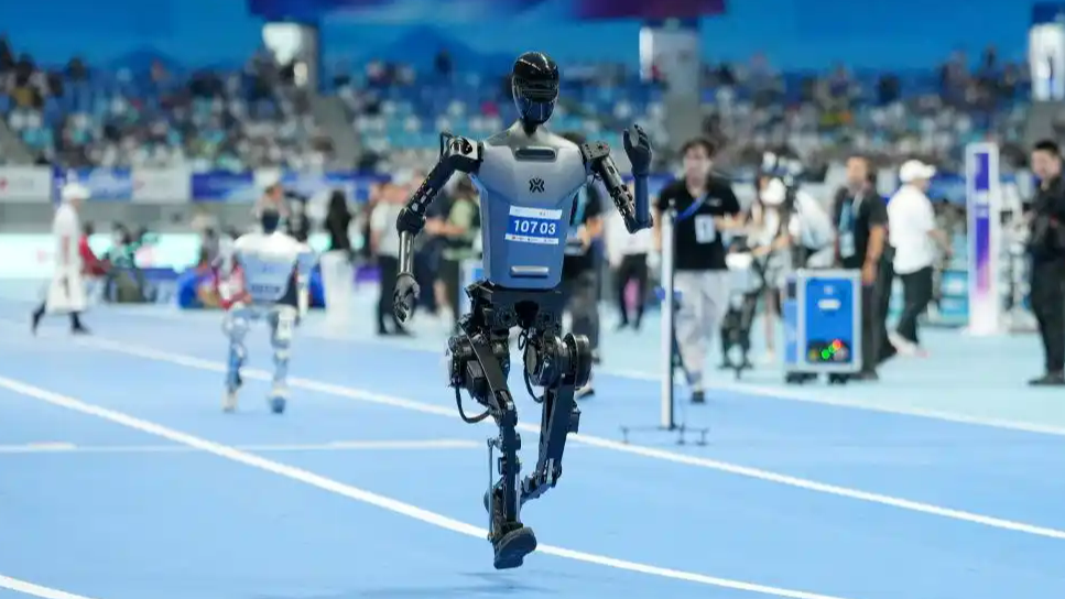 2025中国经济“顶压前行”启示录：韧性、活力与向新向优的深层逻辑