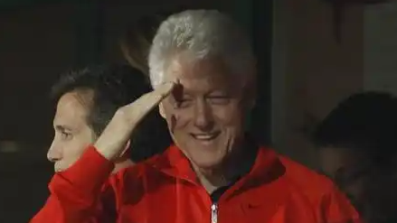 克林顿浴缸照曝光!爱泼斯坦30万页文件解密,美国精英圈的“遮羞布”被彻底撕开?