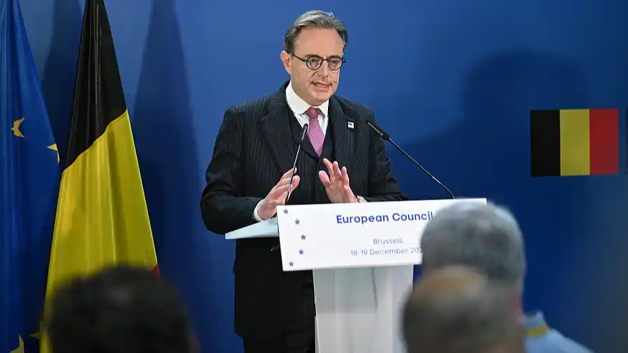 欧盟16小时峰会落幕:900亿援乌贷款背后,一场关于“俄罗斯资产”的激烈博弈